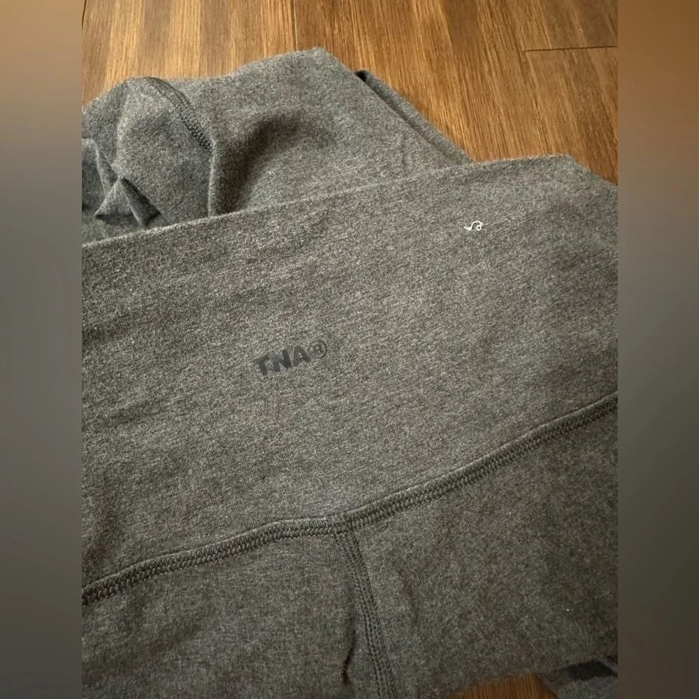 Aritzia TNA heather grey flare yoga pants loungewear size medium - Picture 3 of 9